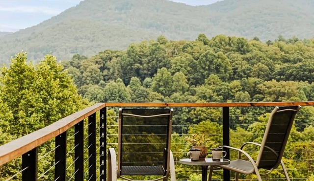 Serenity Now| Deck + Fire + Hot Tub/Sauna Access