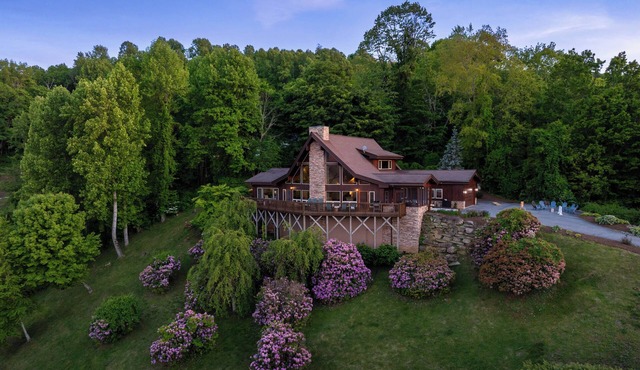 Skycrest Lodge | Ridgetop View, Game Room, Hot Tub