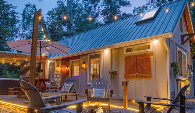 Skylight Spa Cottage - USC, Fort J, Stadium