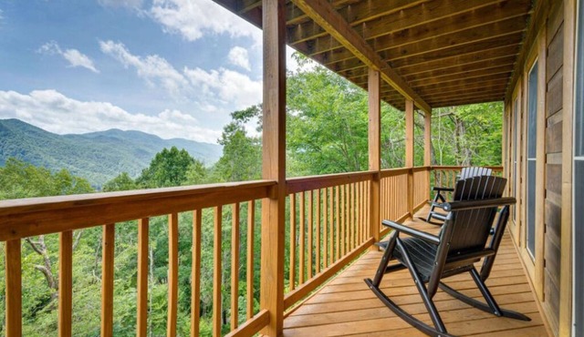 Skyview Retreat, BEST Views! Entire cabin in Robbinsville, North Carolina