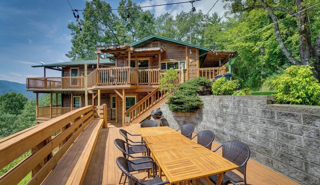'Skyview Retreat' Cabin w/Mountain Views!