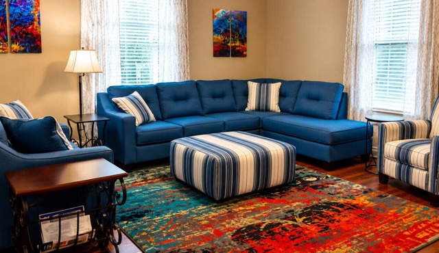 Sleeps 6| Pet Friendly Retreat, Porch Swing N/UNA