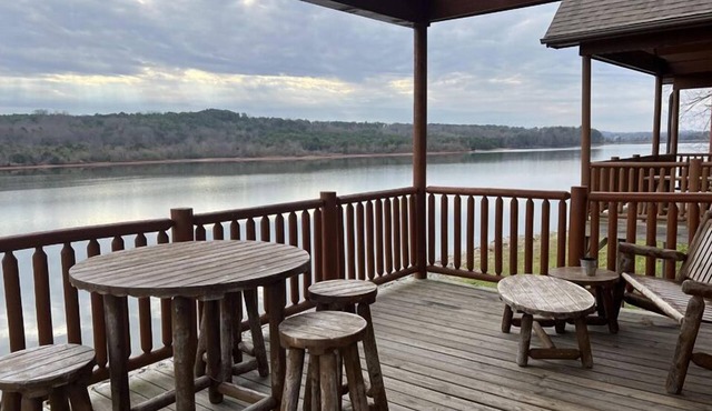 Small Lakefront Cabin