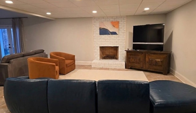 South Charlotte suite, workspace, parking, kitchen