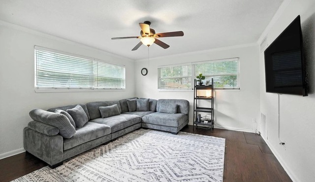 Spacious 3BR Home w/Yard Near Jacksonville