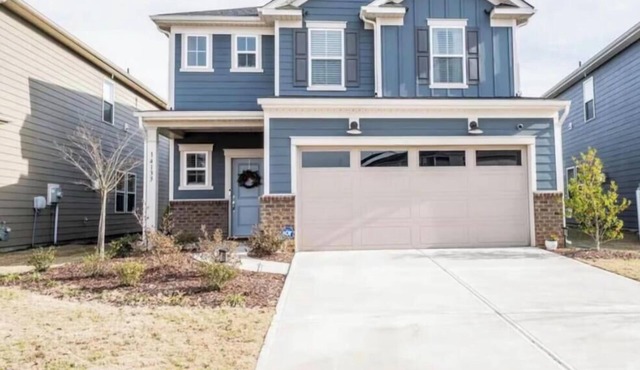 Spacious 3BR Retreat Near CLT Airport w/Pool