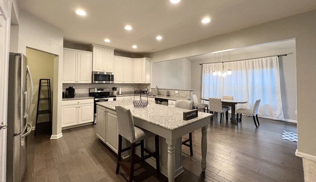 Spacious 4 Bed in Steele Creek w Fenced Yard