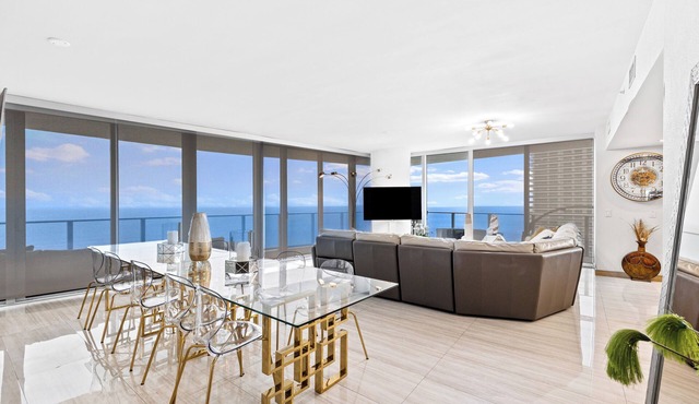 Spacious 4-bedroom condo with AC in peaceful Hollywood