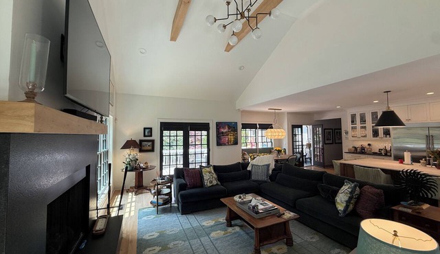 Spacious 4-bedroom home in Five Points. Walk to stadium.