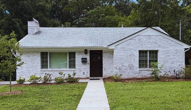 Spacious 4BR/4BA Home Steps from Downtown