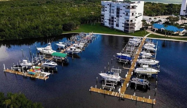 Spacious 5th-floor condo at Ocean Harbour North on serene Hutchinson Island