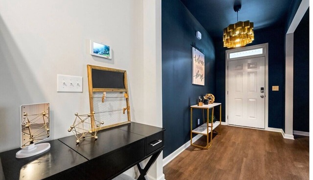 Spacious 6-bedroom house in wonderful Atlanta with open space and pool table.