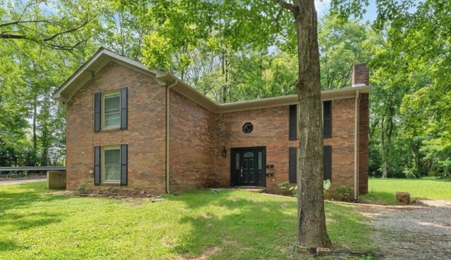 Spacious Backyard Fireplace Mins from Downtown in Glasgow