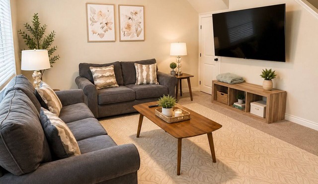 Spacious fully loaded 4-bedroom townhome sleeps 12 freeway access next to BYU in Springville