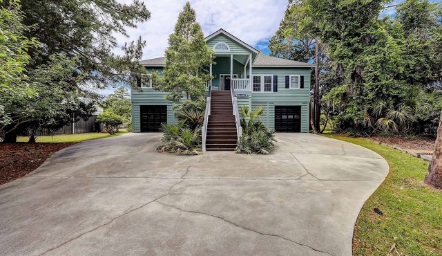 Spacious home near beach with access to resort amenities & free state park entry