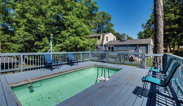 Spacious Home w/Hot Tub, 14 Mi to Downtown ATL!