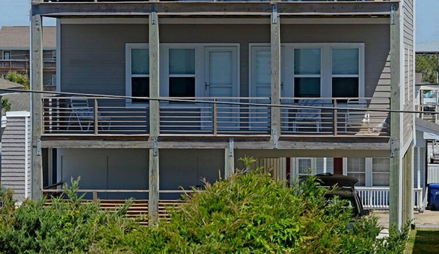Spacious House with prime Beach access