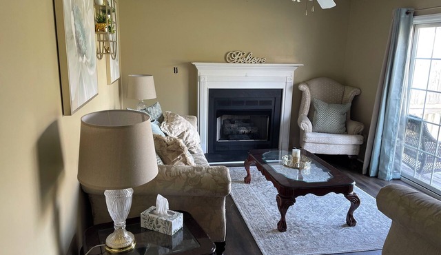 Spacious luxury 4-bedroom house in beautiful Jacksonville with a large yard
