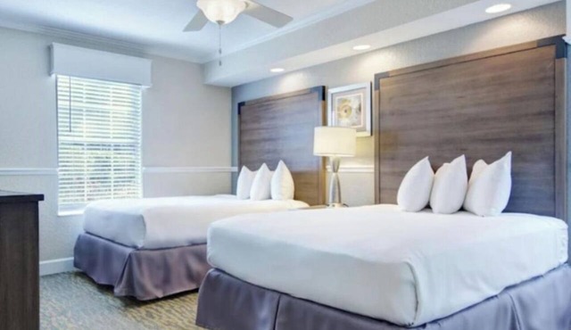 Spacious, Modern Condo Ideal for Couples & Family Getaways | Free Parking & Pool