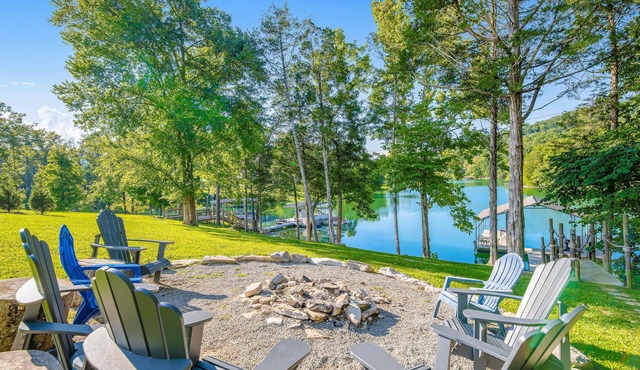 Spacious Norris Lakefront Retreat・Firepit・Hot Tub