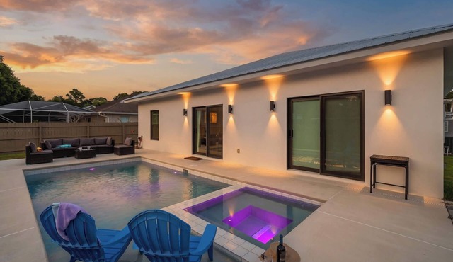 Spacious retreat w/private pool & screened patio