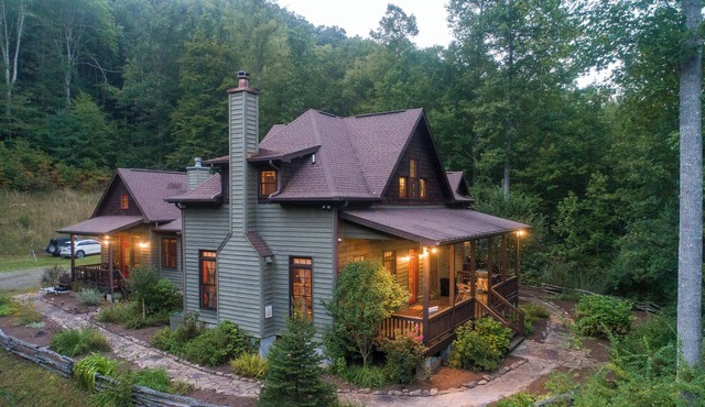 Spacious & Secluded Chateau- Near Bryson City w/ Hot Tub, Sleeps 14, Free Coffee
