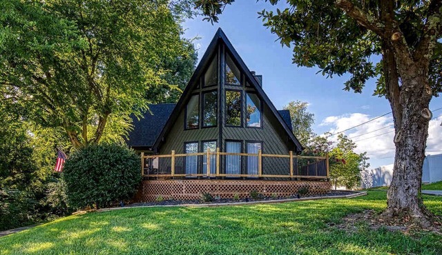 Spacious Smoky Mountain Cabin with RV Parking, Hot Tub & Game Room near Soaky Mountain Water Park in Sevierville, TN