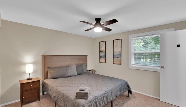 Spacious Uptown 3BR - Game Room - Deck - Kingbed