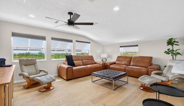 Spacious Waterfront Home Sleeps 16 7BR FamilyFave