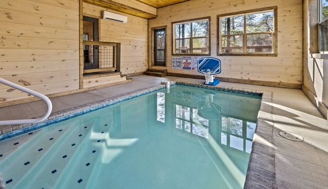 ~Specials~Cozy! Indoor Saltwater Pool. Loaded Game Room.