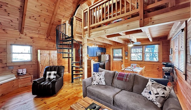 Spend Labor Day at The Deer- Fiber Wifi! - Close to Callaway Gardens in Warm Springs