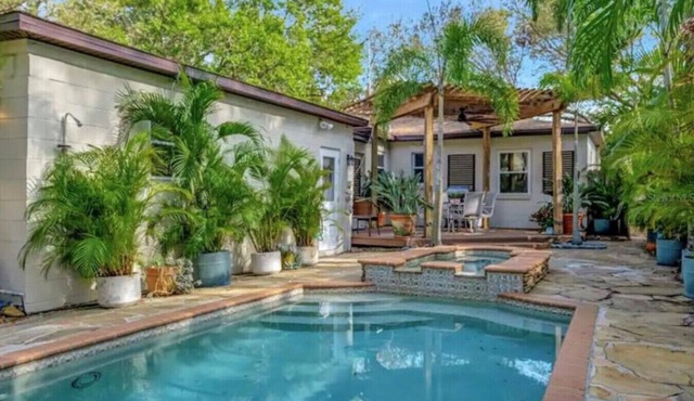 St. Petersburg Pool Home Oasis