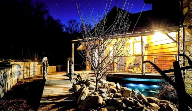 Starfire Cabin Home (Historic Sweetwater Retreat)