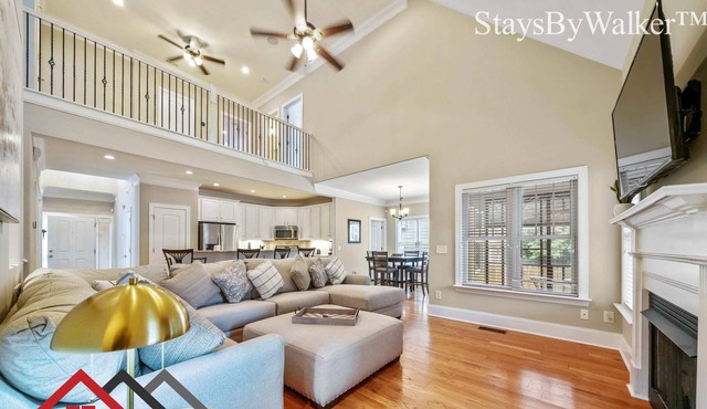StaysByWalker 4BR Lux Home! Deck + Fenced Backyard