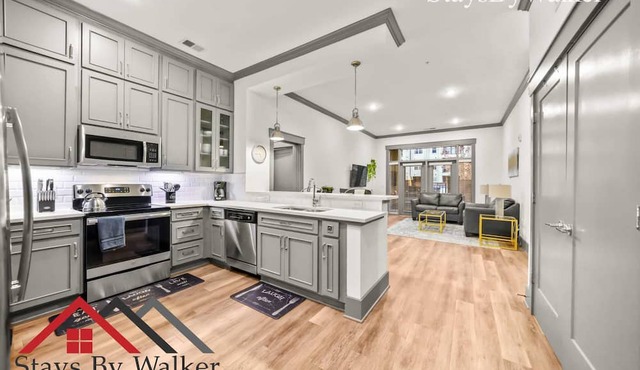 StaysByWalker SouthPark 2BR KingBed! Gym/Pool/Spa