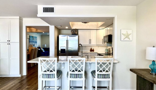 Steps from the beachTownhouse in the heart of Ocean Drive shopping