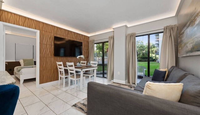 Studio Near Universal | Lake View | Pool & Gym in Orlando