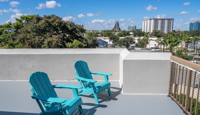 Studio with Huge Private Terrace Volcano Bay view parking free 5min to Universal