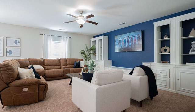 Stunning 5 BD Home away from Home! 15 min to uptown