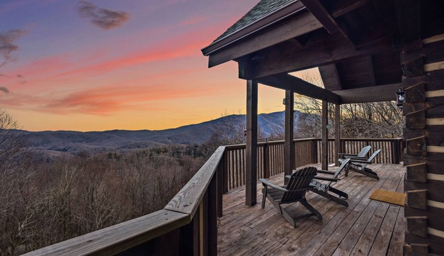 Stunning Cabin Overlooking the Blue Ridge Mountains