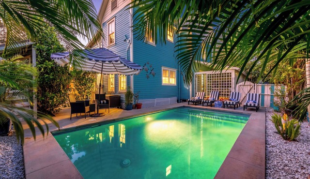 Stunning Historic home, pool, grill , bar, 15 mins to AMI.