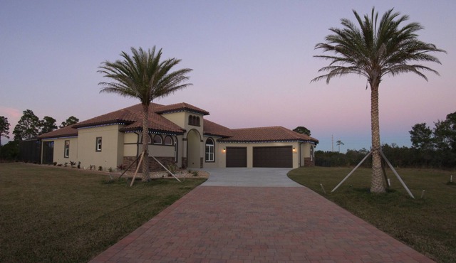 Stunning Mediterranean-style vacation home w/ fabulous spillover hot tub/pool!