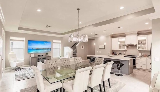 Stunning modern house in gated community, 20 min from Marco Beach and DT Naples!
