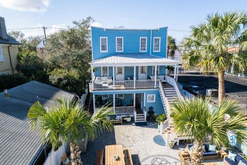Stunning Private Courtyard - 1 BLOCK TO KING in Charleston