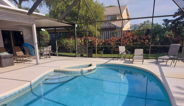 Stunning Private King studio with screened in Pool,new furniture.Near everything