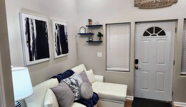 Stylish 1BR Near Heart of Town
