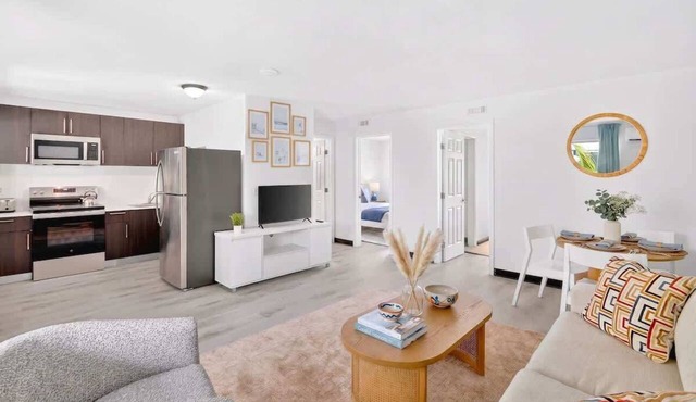 Stylish 2BR Near Beach, Airport & Las Olas