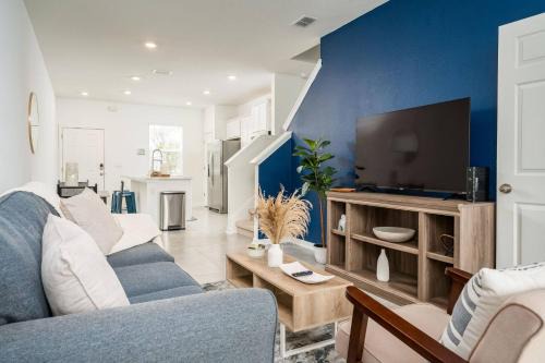 Stylish & Chic 2BR Townhome | Close 2 Bch.