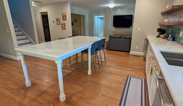 Stylish Durham Retreat - Walkable, Sleeps 6