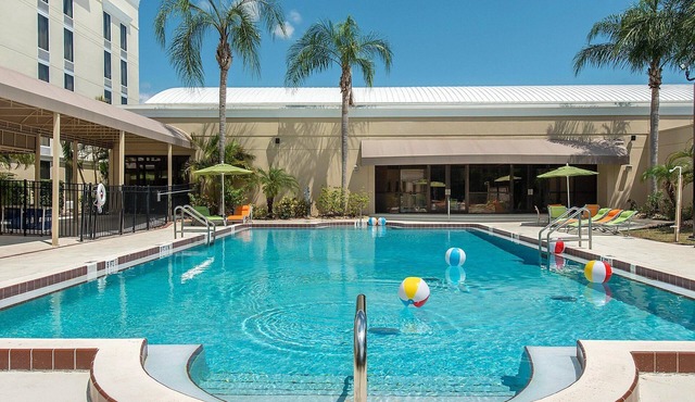 Stylish Florida Getaway | King Unit | Pool Access | Free Parking | Pets Allowed